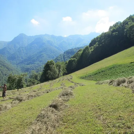 Farm stay Meiro Di Choco Pradleves